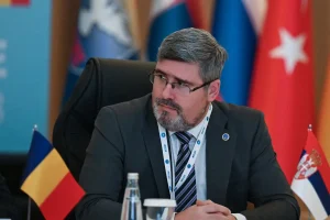 Немања Старовиќ