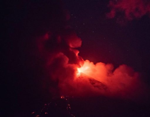 Ерупција на вулканот Фуего. Издадено е предупредување за цела Гватемала