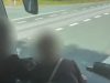 Патници презедоа контрола над воланот на автобус откако возачот се онесветсил (ВИДЕО)