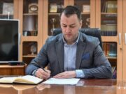 Приведени три лица кои му се заканувале на градоначалникот на Гази Баба