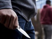 Не сакал да плати на бензинска, па се заканувал со нож