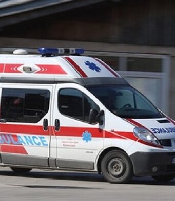 Најмалку девет лица повредени во сообраќајка на патот Прилеп-Битола, меѓу нив и српски државјани