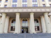 Груби си оди дома. Во куќен притвор