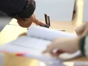 Почнува дистрибуцијата на гласачките ливчиња, в недела ќе се гласа во 32 општини и Скопје, прегласување во една, а нови постапки во четири општини