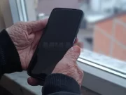 „Дигитални деменции“ – И возрасните луѓе ќе ги намалуваат способностите поради премногу гледање во телефонските екрани