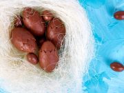 Идеални за Велигден: Најлесен рецепт за чоколадни јајца полнети со путер од кикирики