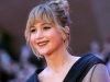 Каква операција на градите планира да има Џенифер Лоренс