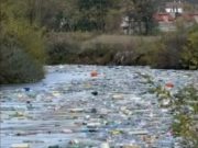 Вардар тече и пластични шишиња и ѓубре влече , само некултурата останува