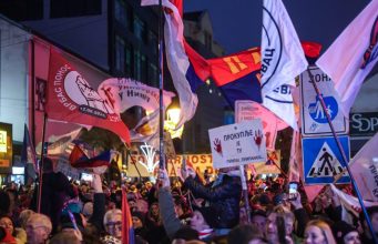 Протест во Нови Сад, се бараат предвремени парламентарни избори во Србија