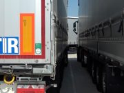 Граничните премини и денеска блокирани за камионските превозници