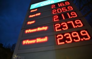 Владата ги намали акцизите, цените на горивата драстично скокаат од полноќ