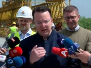Николоски: Претходната Влада не правела ништо – за 2 години се продолжува рокот за Бехтел и Енка да ги изградат патиштата