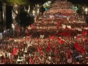 Во Тирана одржан најмасовниот протест . Учествуваа 250 илјади демонстранти, меѓу нив и Албанци од дијаспората