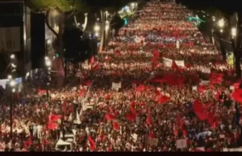 Во Тирана одржан најмасовниот протест . Учествуваа 250 илјади демонстранти, меѓу нив и Албанци од дијаспората