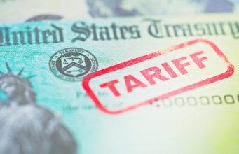 Трамп ја заобиколува одлуката на Врховниот суд и повторно воведува царини