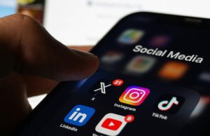 Британија воведува забрана за социјалните мрежи за тинејџерите