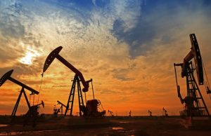 За прв пат од мај, цената на нафтата достигна 100 долари за барел.