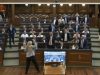 Инцидент во Собранието на Косово: Пратеник фрлаше јајца кон Курти