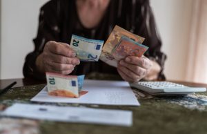 Ќе работиме ли до 70 години: На колку години се пензионираме во ЕУ денес и какви се прогнозите?