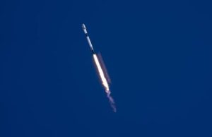 Дел од Фалкон 9 на SpaceX ќе се урне на Месечината