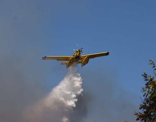 Поголеми пожари во Сопиште и Волково, се вклучуваат ер тракторите